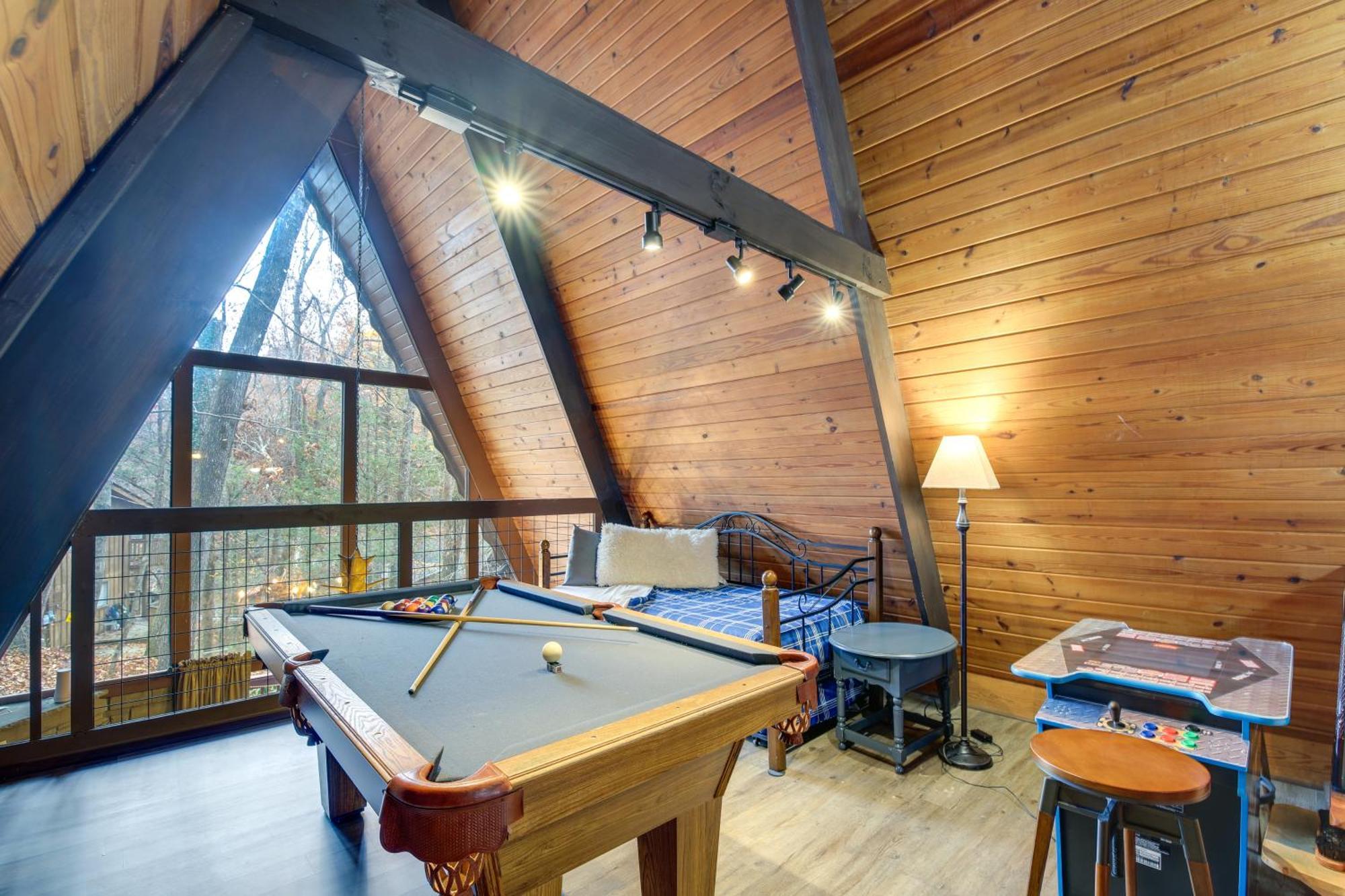 Gatlinburg A-Frame Home With Hot Tub Near Parkway Exterior photo