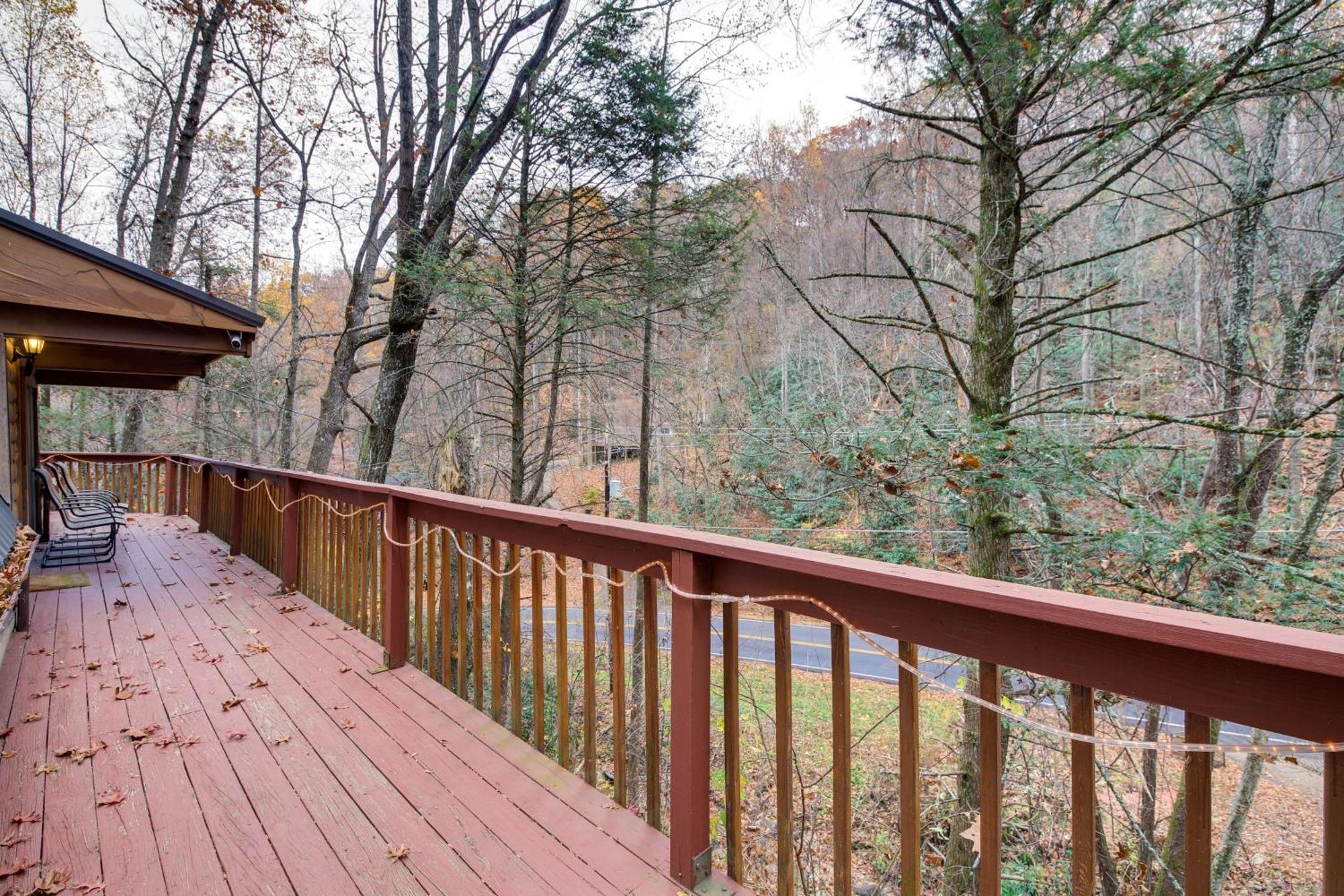 Gatlinburg A-Frame Home With Hot Tub Near Parkway Exterior photo