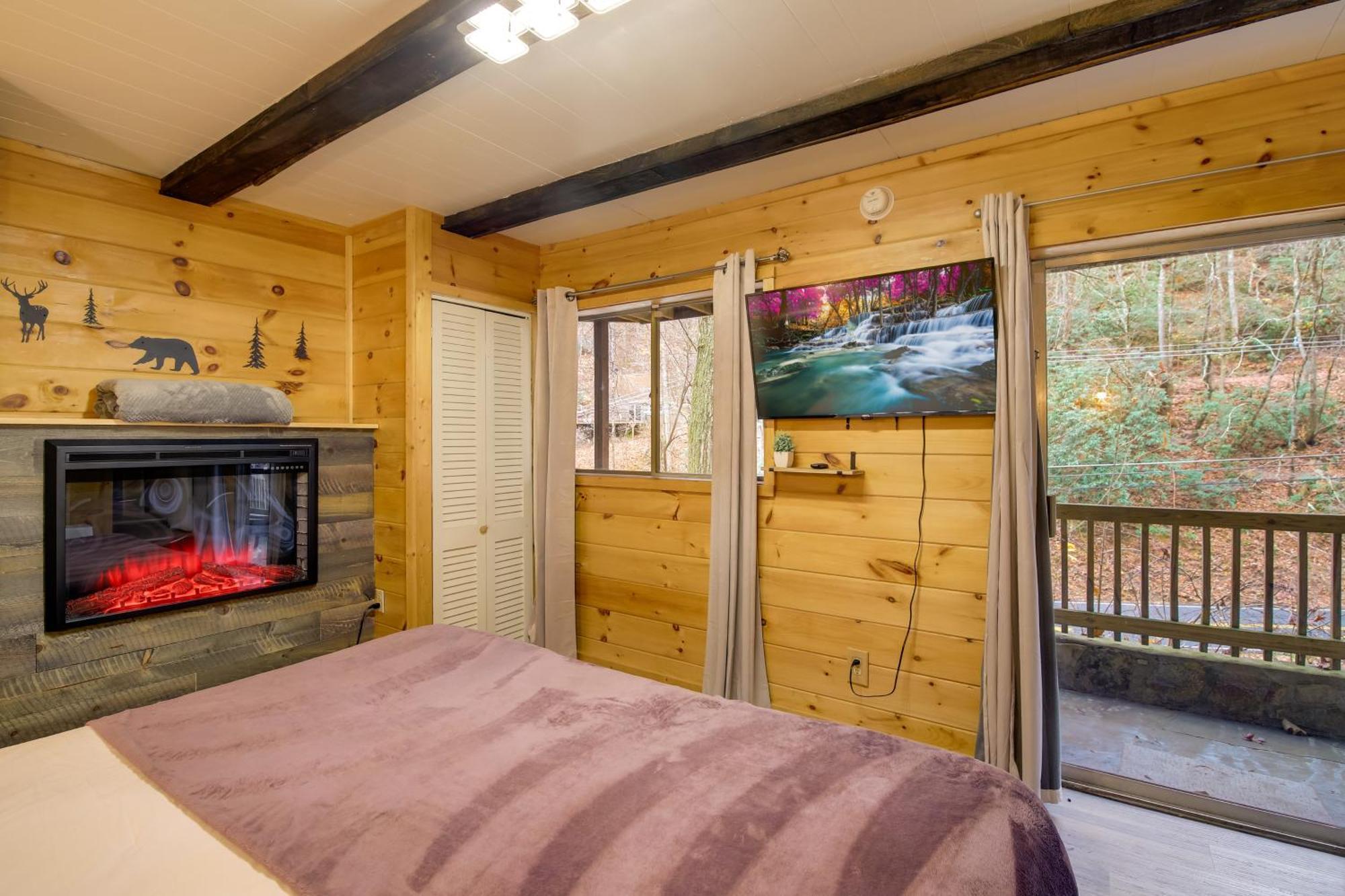Gatlinburg A-Frame Home With Hot Tub Near Parkway Exterior photo