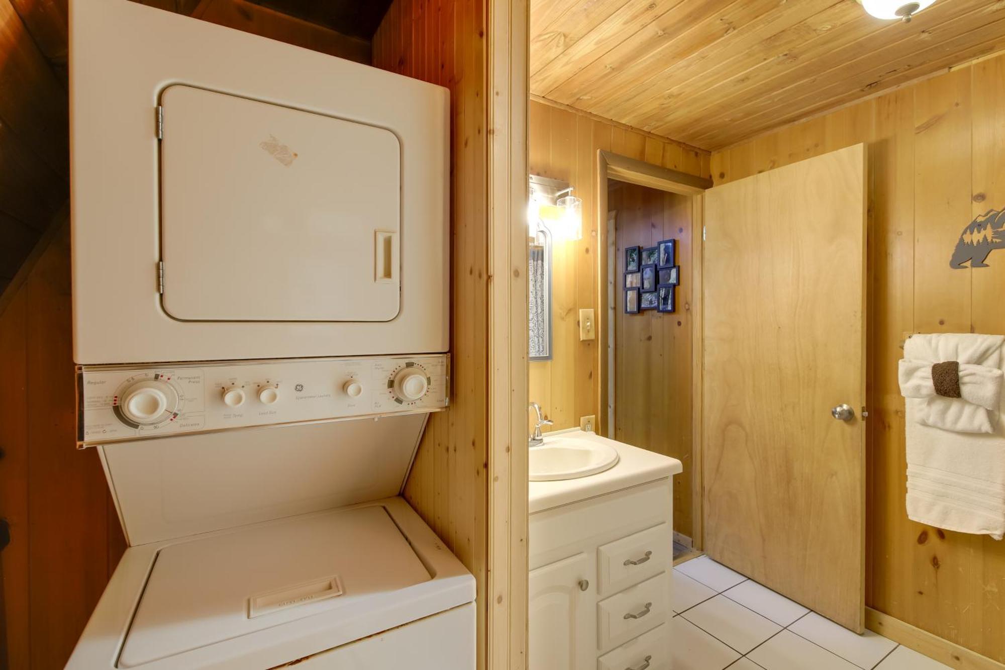 Gatlinburg A-Frame Home With Hot Tub Near Parkway Exterior photo