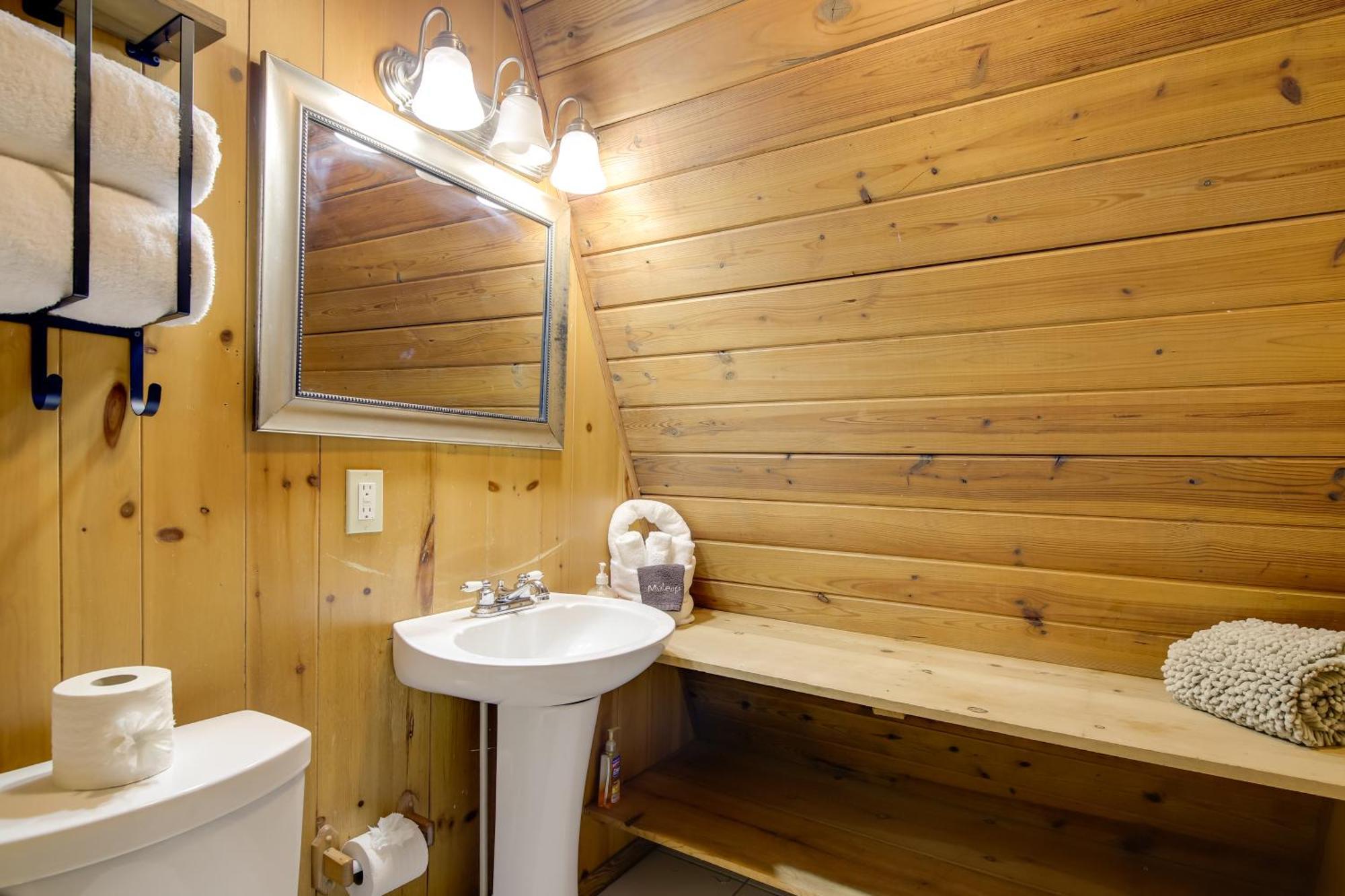Gatlinburg A-Frame Home With Hot Tub Near Parkway Exterior photo